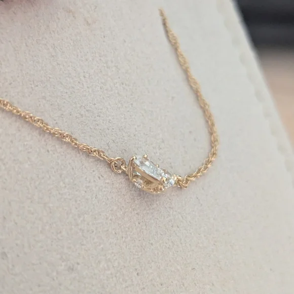 🆕️MELANIE CASEY Overlap Heart Necklace 14K Yellow Gold Diamond - Picture 9 of 11